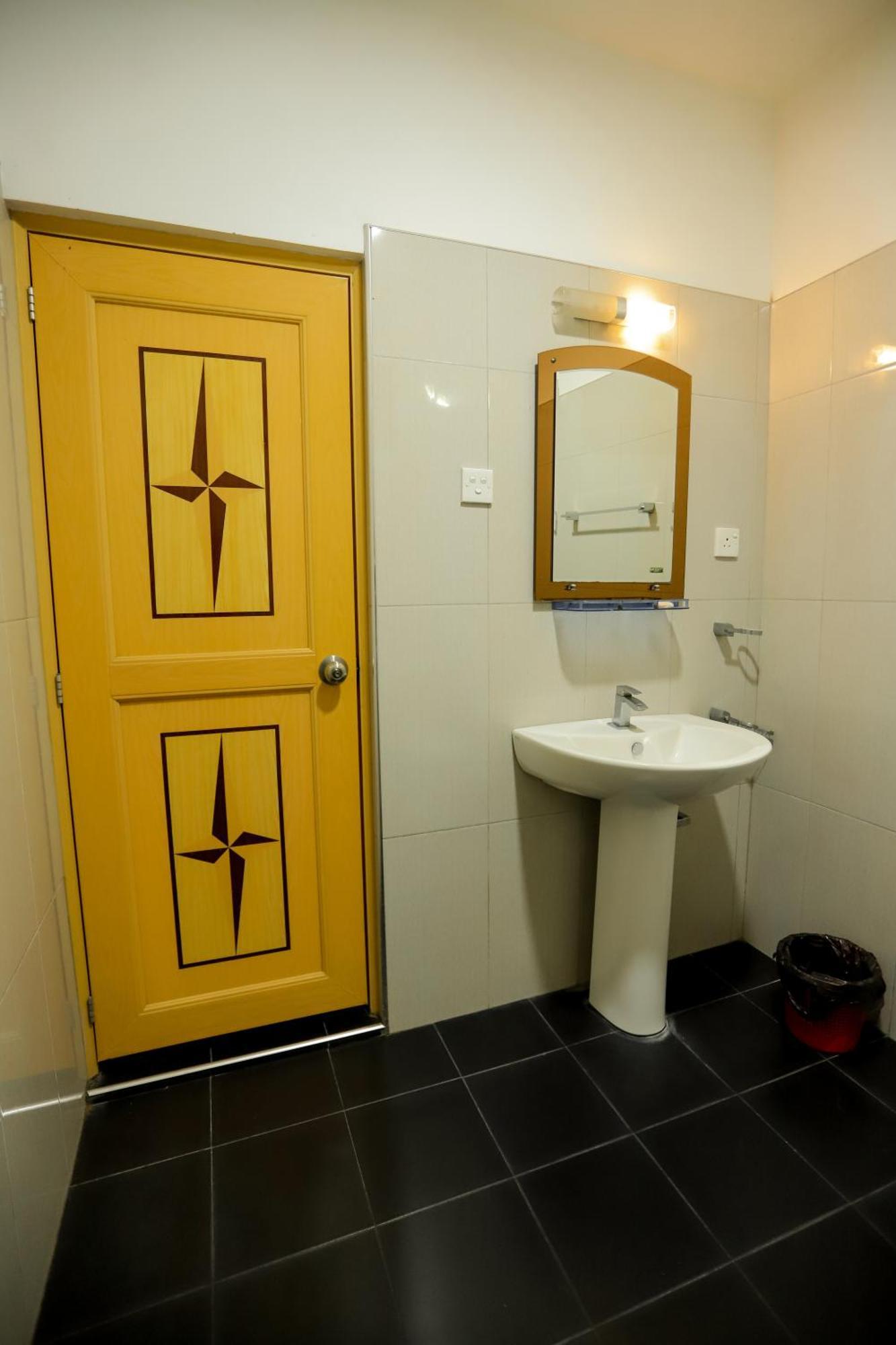 Serene Home Stay Udawalawe Esterno foto