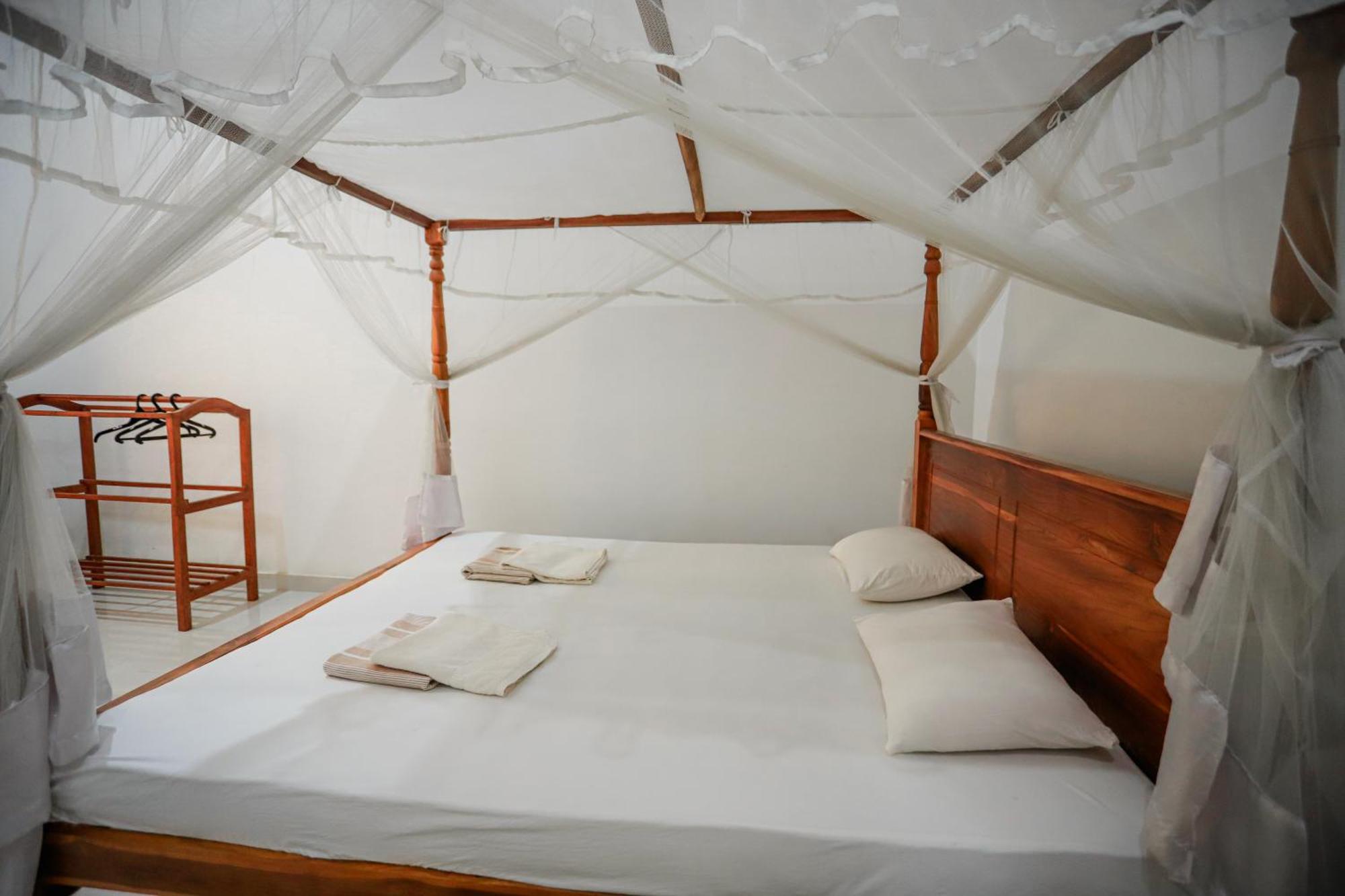 Serene Home Stay Udawalawe Esterno foto
