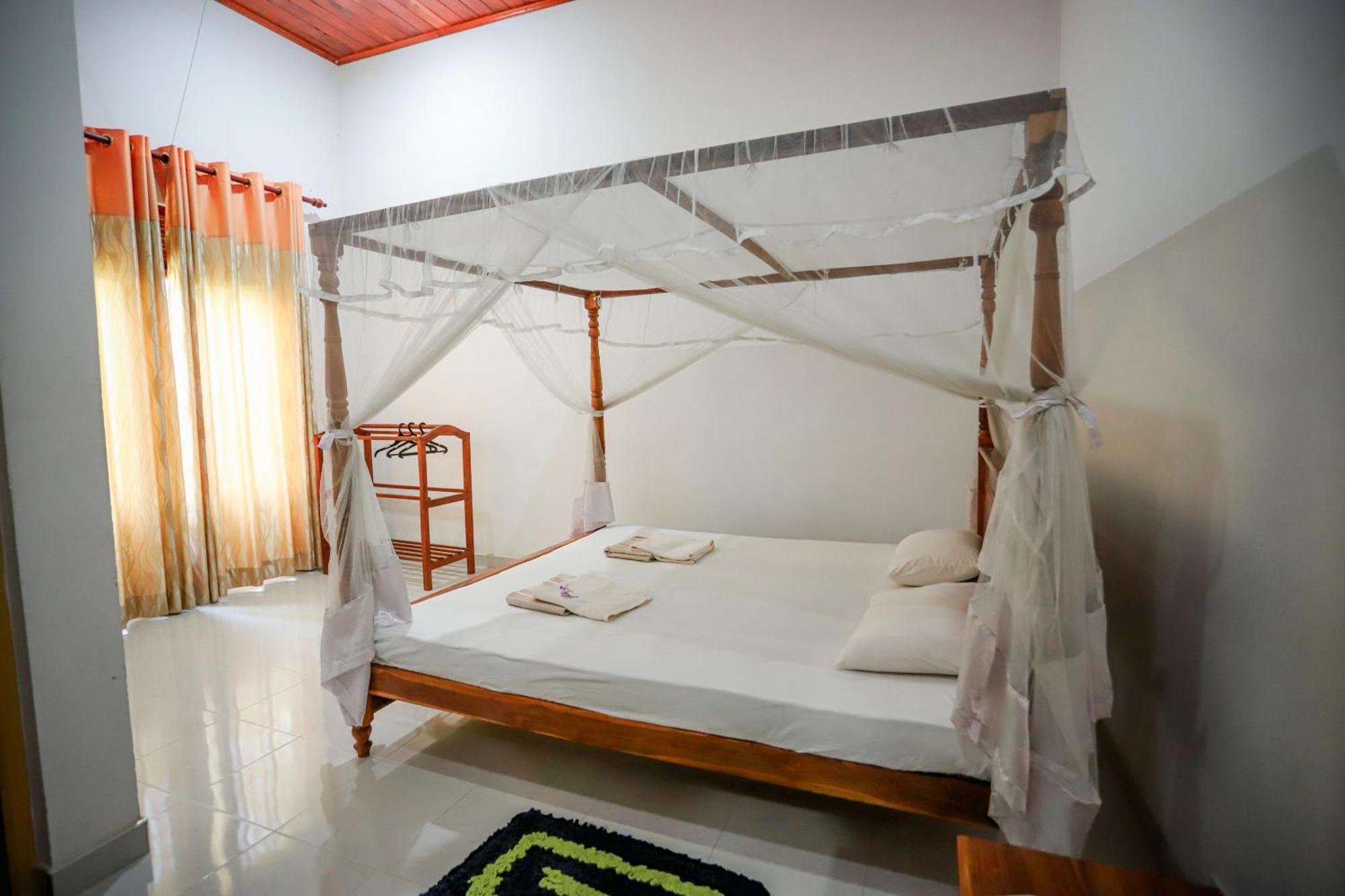 Serene Home Stay Udawalawe Esterno foto