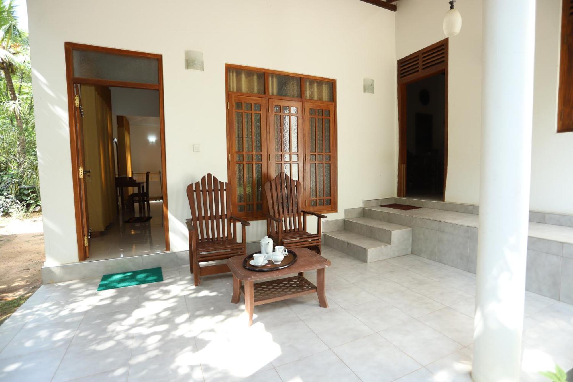 Serene Home Stay Udawalawe Esterno foto