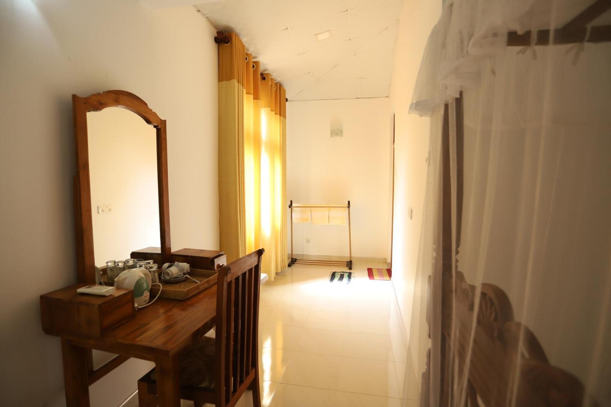 Serene Home Stay Udawalawe Esterno foto