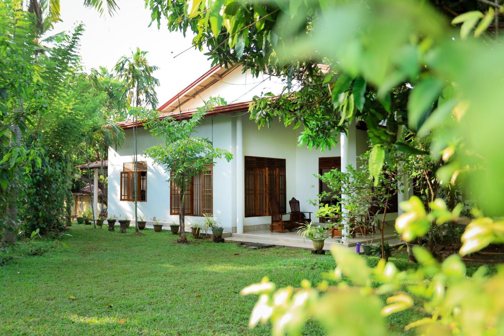 Serene Home Stay Udawalawe Esterno foto