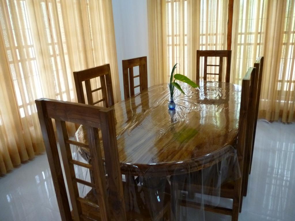 Serene Home Stay Udawalawe Esterno foto