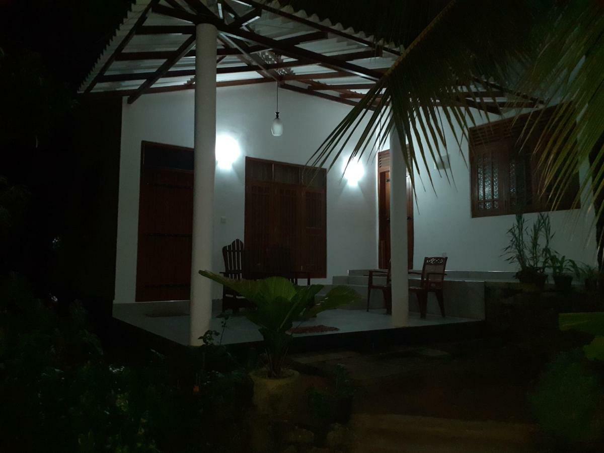 Serene Home Stay Udawalawe Esterno foto