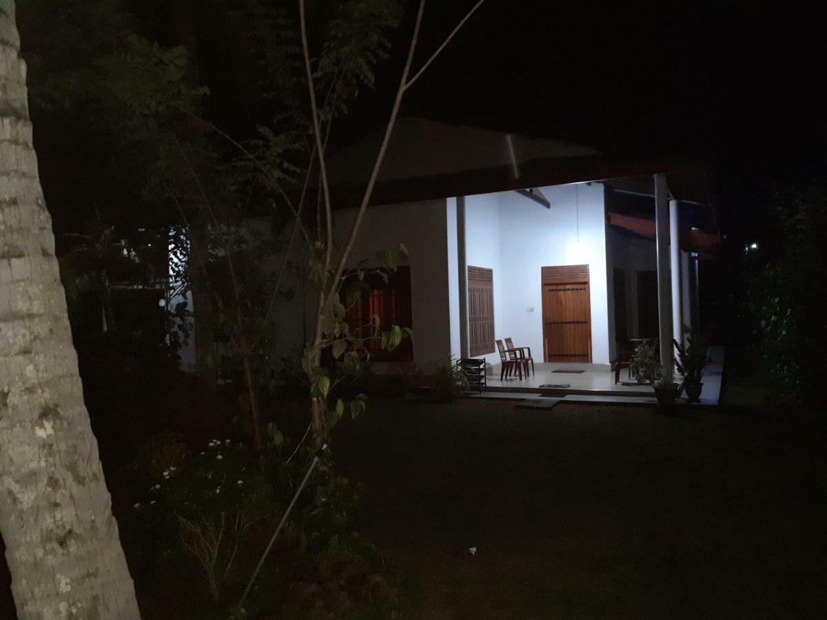Serene Home Stay Udawalawe Esterno foto
